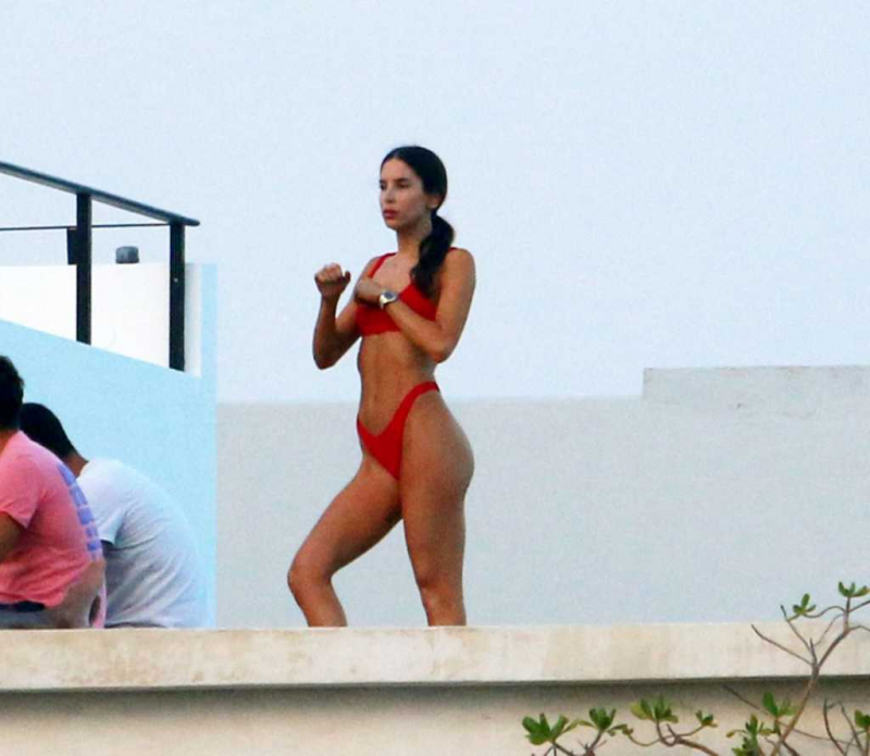 Jen Selter bikini ile Meksika'da sporda