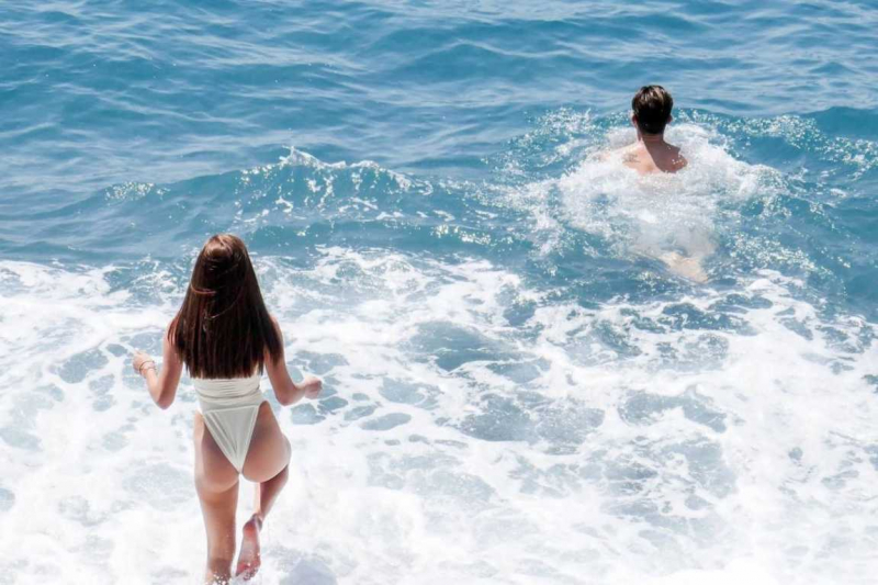 Tamara Francesconi bikiniyle Amalfi Coast'da