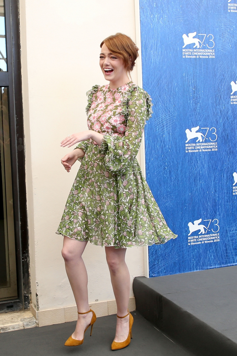Emma Stone elbise ile etkinlikte