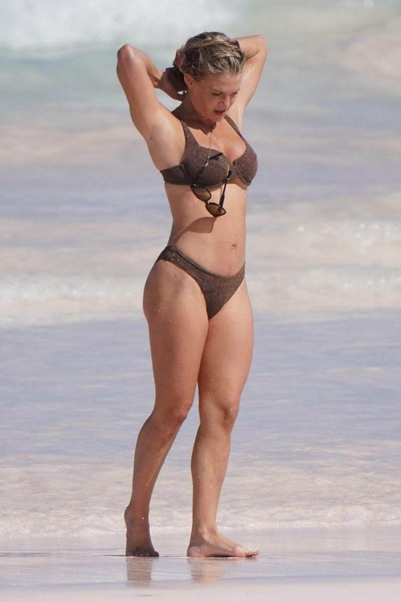 Madison LeCroy bikiniyle Bahamalar'da