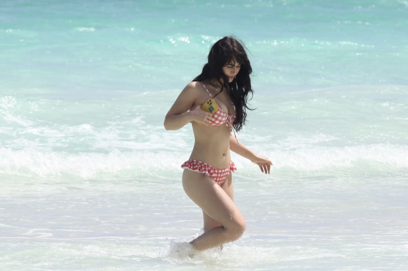 Caylee Cowan bikiniyle Tulum plajında