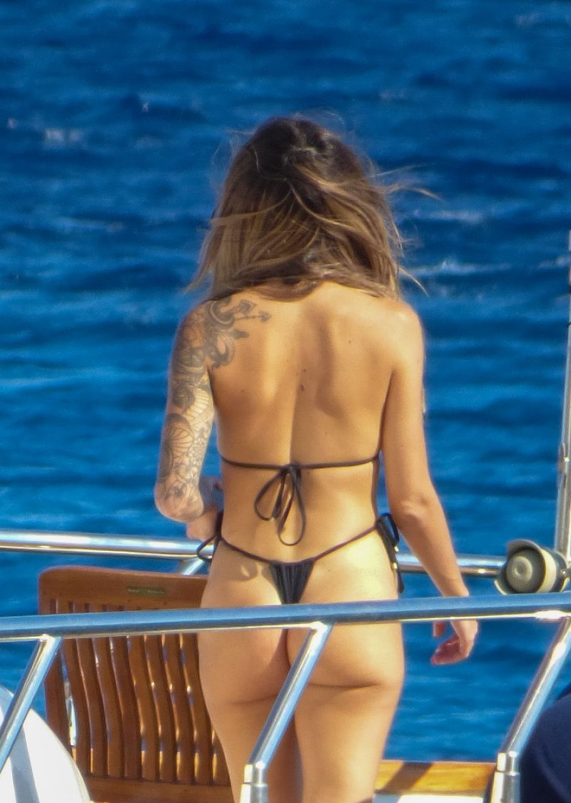 Vanessa Sierra bikini ile Mykonos'ta botta