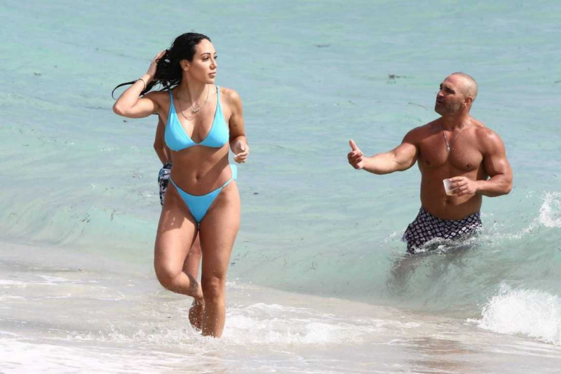 Melissa Gorga Miami'de plajda