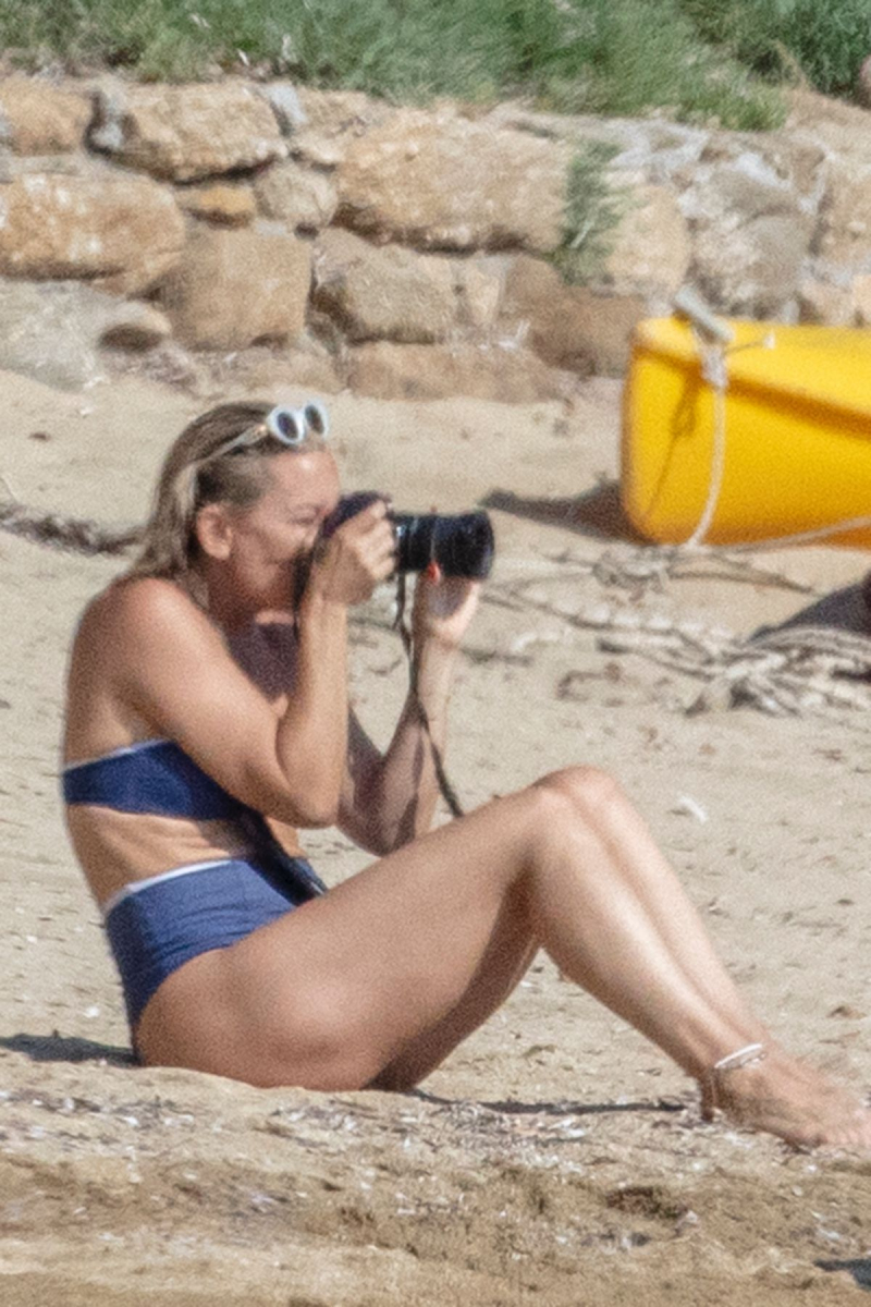 Kate Hudson bikini ile Skitahos Adası'nda