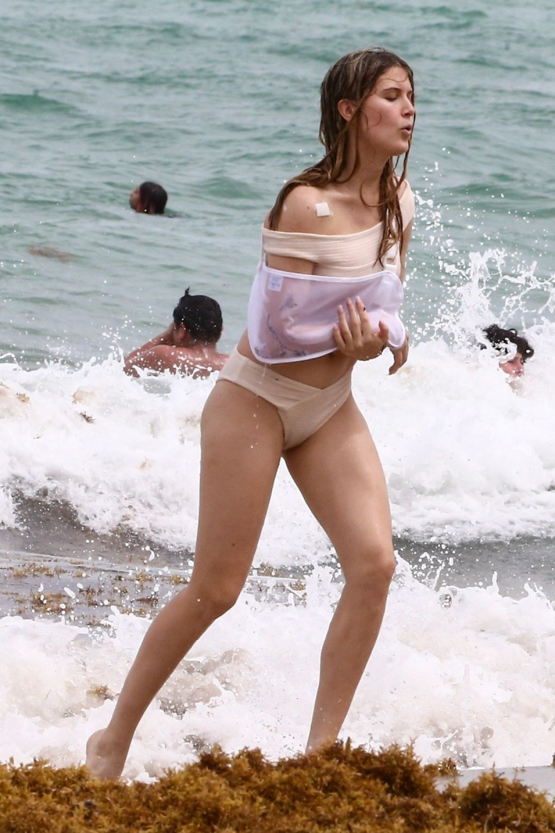 Eugenie Bouchard bikini ile Miami plajında