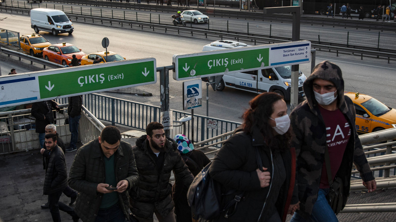 HaberTürk muhabiri 'Yarım saattir hiç metrobüs gelmedi' dedi, İBB kamera kayıtlarıyla yalanladı